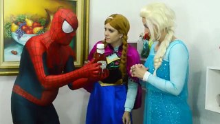 Spiderman vs Hulk Ketchup Prank w/ Frozen Elsa, Anna, Joker, Batman, Pink Spidergirl, Spiderbaby :)