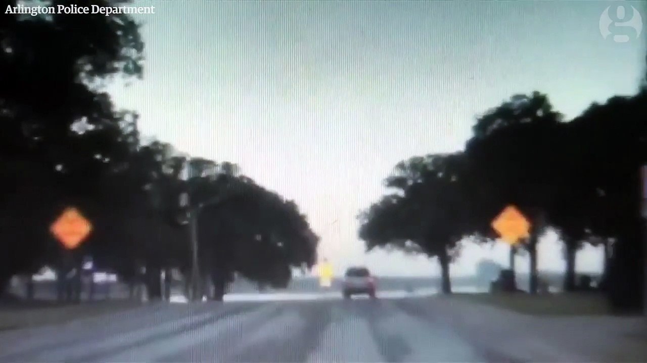 Ivre ce conducteur plonge avec sa voiture dans le lac pour échapper à la police !