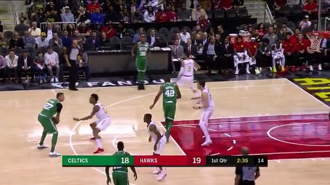 Daniel Theis with the hoop & harm