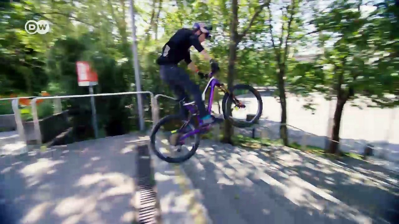 Fabio Wibmer: Internetstar mit Bike-Stunts | DW Deutsch