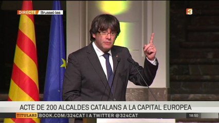 Puigdemont, davant dels 200 batlles