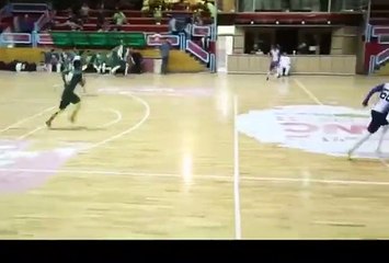 Celebra gol con aficionado en la grada pero todo acaba muy mal