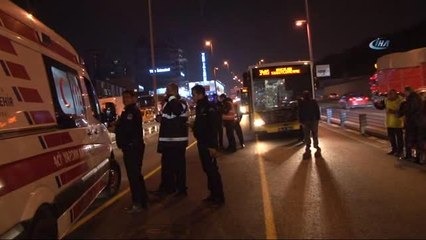 Metrobüs Yayaya Çarptı