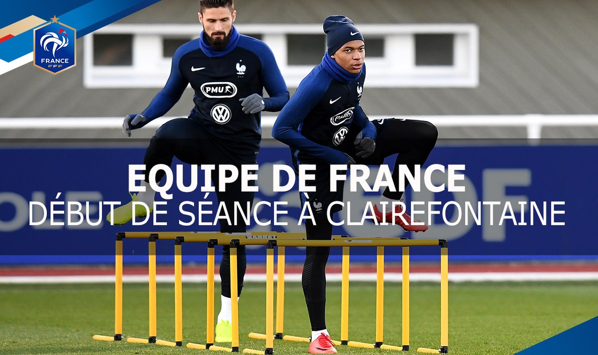 Les Bleus à l'échauffement à Clairefontaine