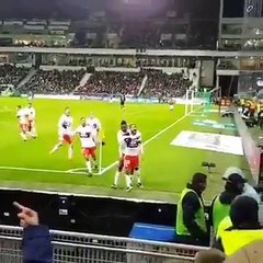 Les supporters stéphanois insultent Fekir après son but !