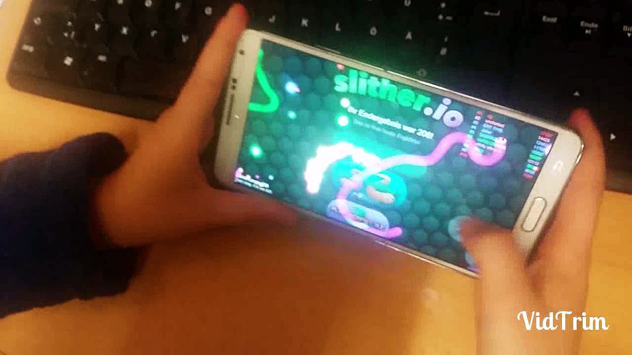 Emran Popüler olan Oyun "Slither.io" oynuyor!