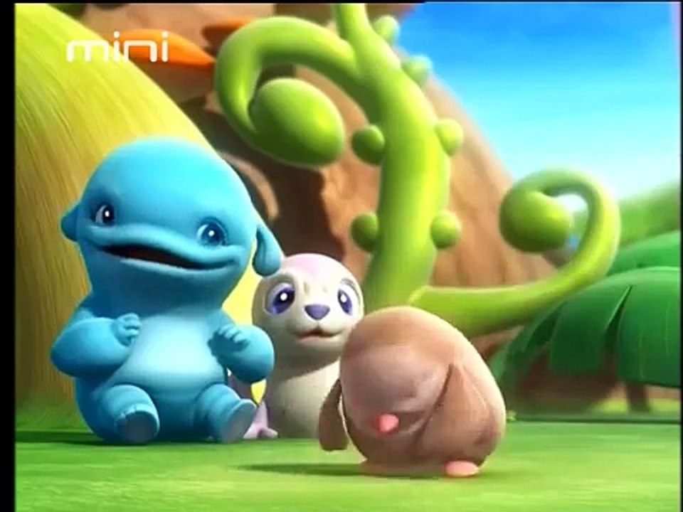 MumuHug is Playng On The Beach