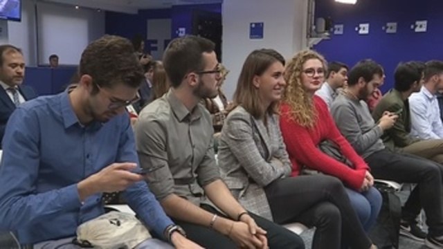 Alumnos de Periodismo empiezan a formarse con las becas la Caixa-Agencia EFE