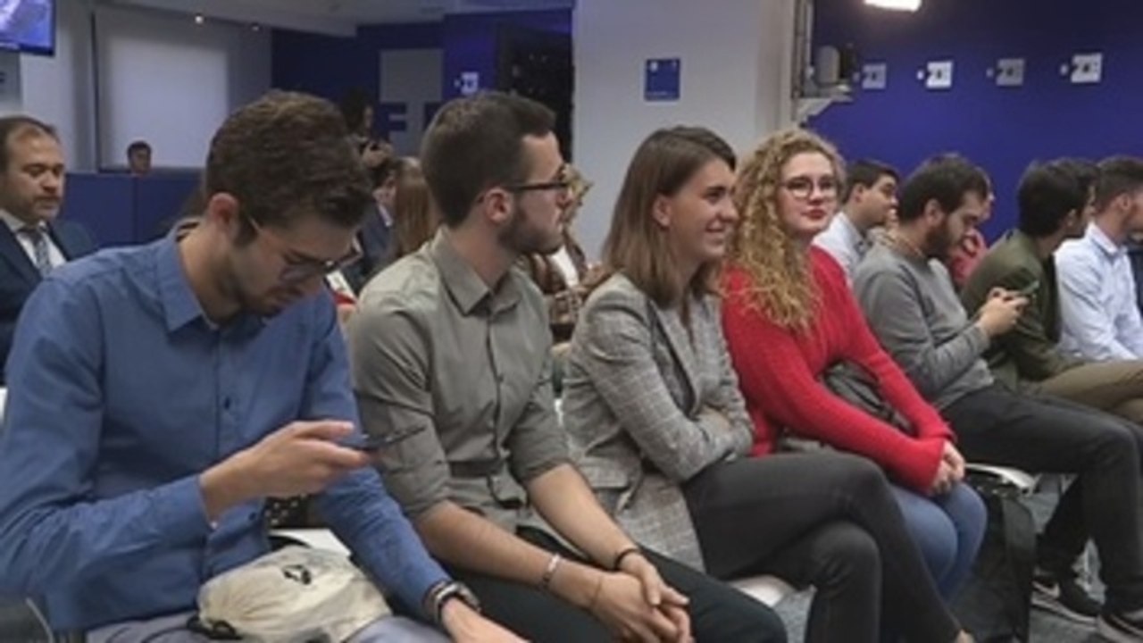 Alumnos de Periodismo empiezan a formarse con las becas la Caixa-Agencia EFE