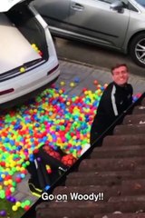 La meilleur blague à faire à un pote : des centaines de balles planquées chez lui