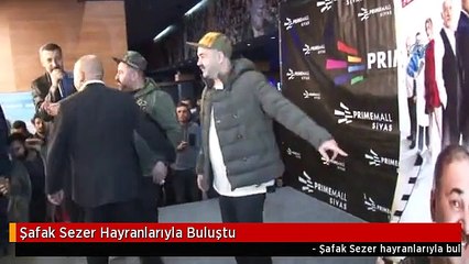 Şafak Sezer Hayranlarıyla Buluştu