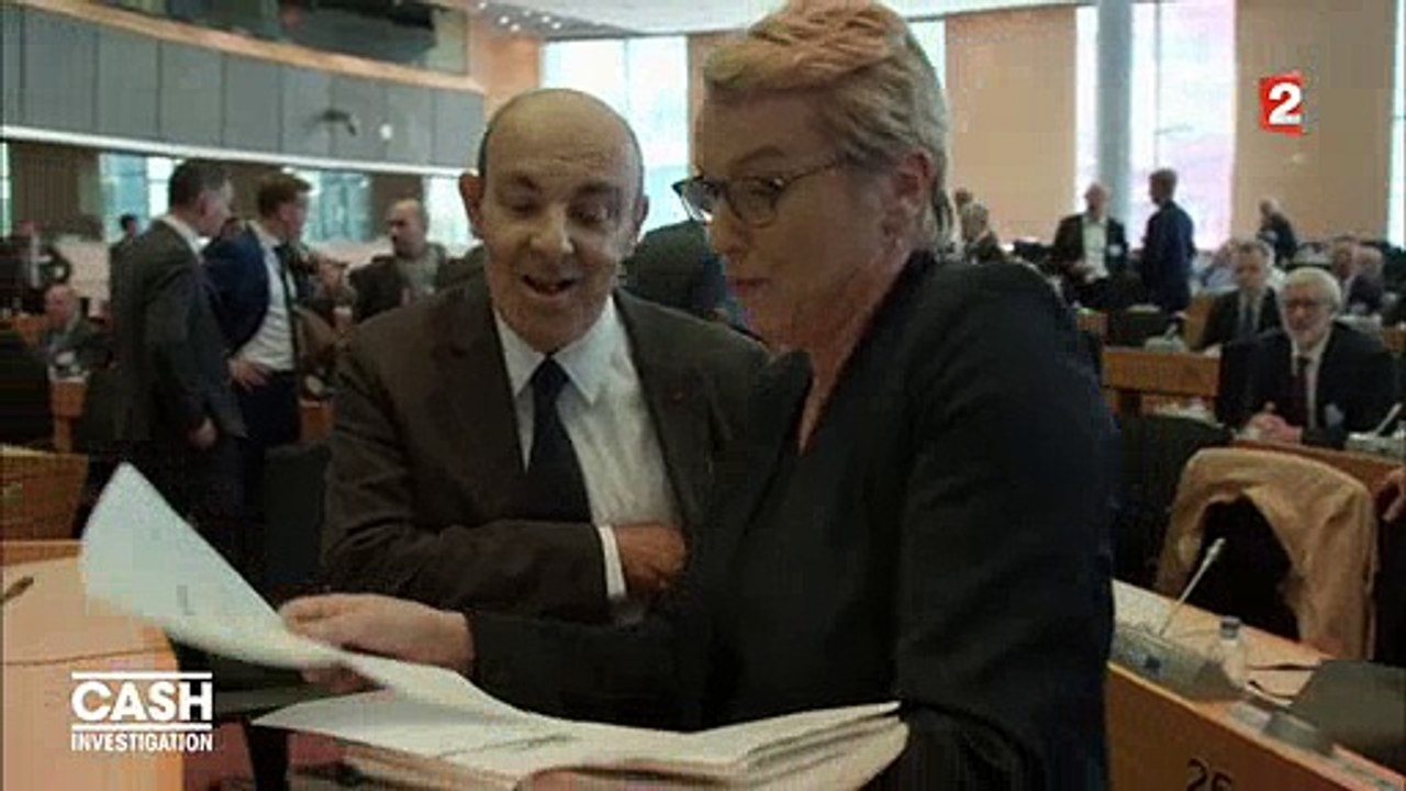 Le ton monte entre Elise Lucet et le PDG de Dassault Aviation dans "Cash Investigation" - Regardez