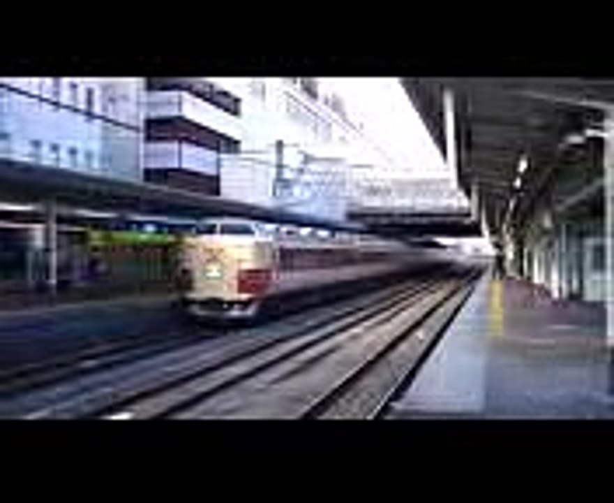 189系国鉄色 団体臨時列車 甲府駅に到着から出発