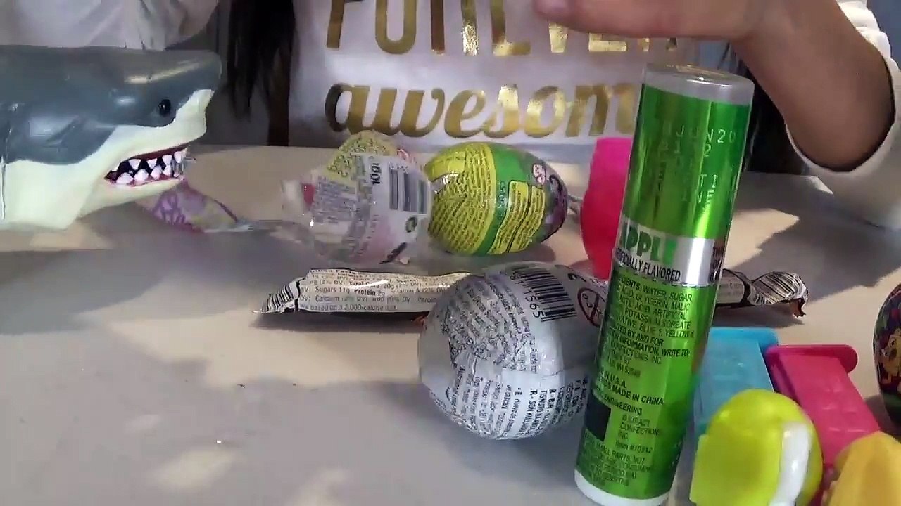 GIANT GUMMY JOKER TONGUE! Giant PEZ Candy SOUR WARHEAD CANDY REVIEW Spider CHOCOLATE SURPRISE EGGS