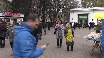 Ukraine: une militante Femen célèbre la Révolution de 1917