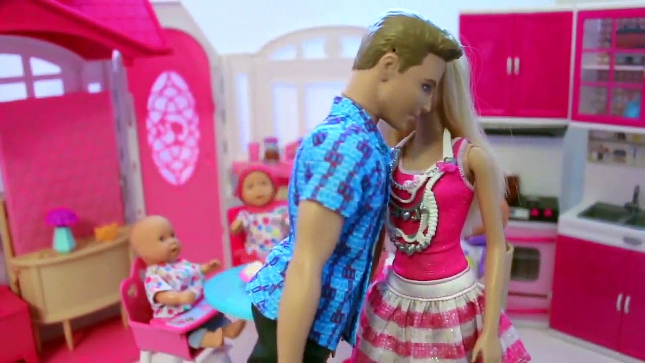 Baby doll poops & peeps on Toilet toy Barbie Baby Doll Potty Training Slime PlayToys─影片 Dailymotion