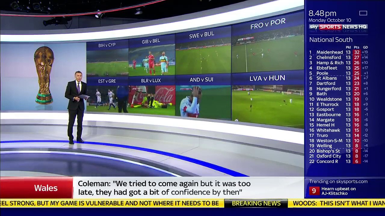 Cristiano Ronaldo prend le temps et avec le sourire d'un selfie avec un fan sur la pelouse !