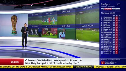 Cristiano Ronaldo prend le temps et avec le sourire d'un selfie avec un fan sur la pelouse !