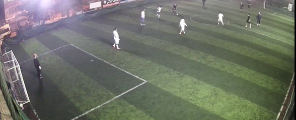 Türkiye'de bir halı saha maçında şaşırtan pozisyon!