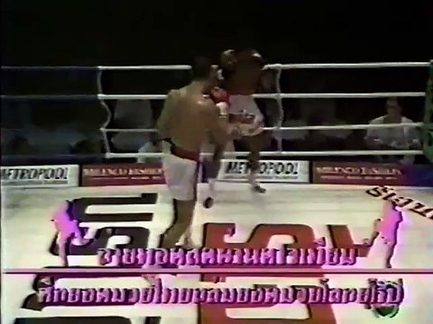 Muay Thai Changpuek Keatsongrit VS Rob Kaman (in Netherlands)