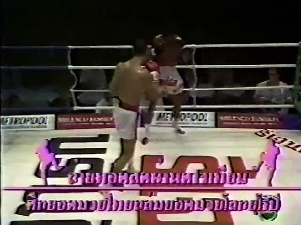 Muay Thai Changpuek Keatsongrit VS Rob Kaman (in Netherlands)