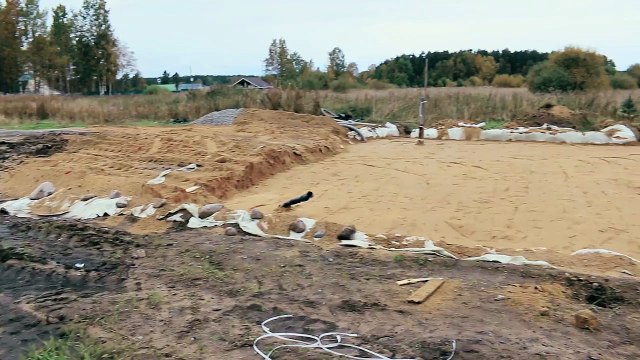 Подготовка фундамента под заливку. Металлический ангар. Строительство деревянных домов.