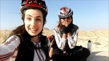 شابتان تونسيتان تقومان بمفردهما  بجولة في مختلف جهات البلاد  مستخدمتان درجاتهما الهوائية (فيديو المغامرة)