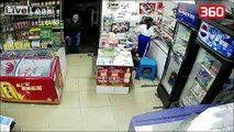 Momenti shokues kur nje femije rrembehet ne supermarket (360video)