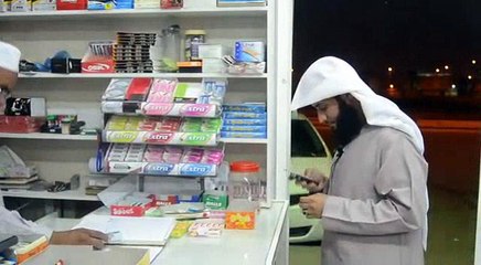 شاهد ماذا يفعل هذا الرجل في البقالة