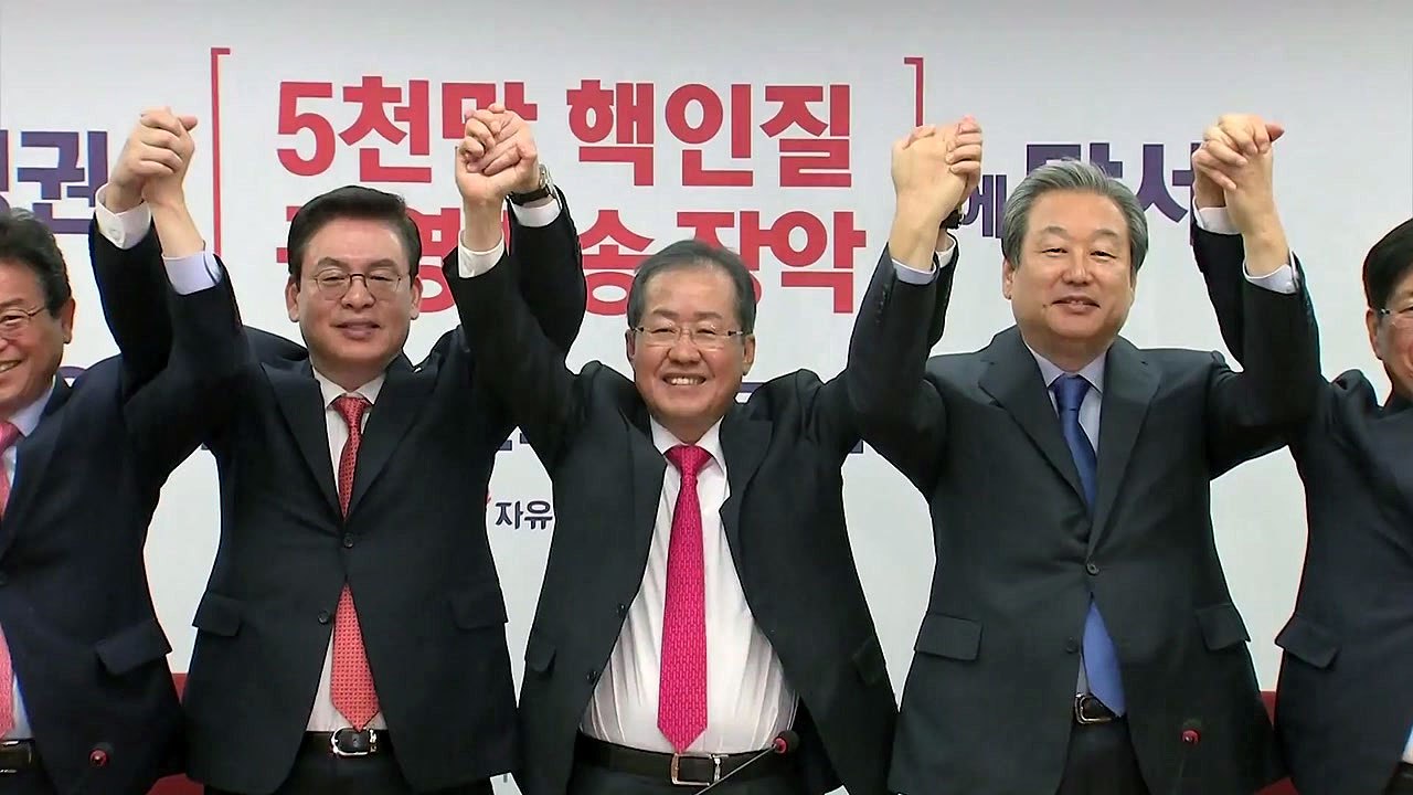 바른정당 탈당 의원 8명 한국당 복당 / YTN