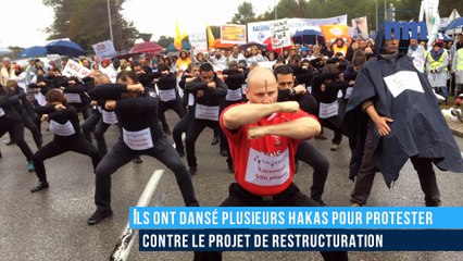 Les salariés de Galderma dansent le haka pour manifester contre des suppressions de postes