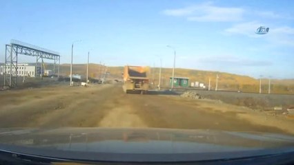 Tren Kamyonete Çarptı: 1 Yaralı