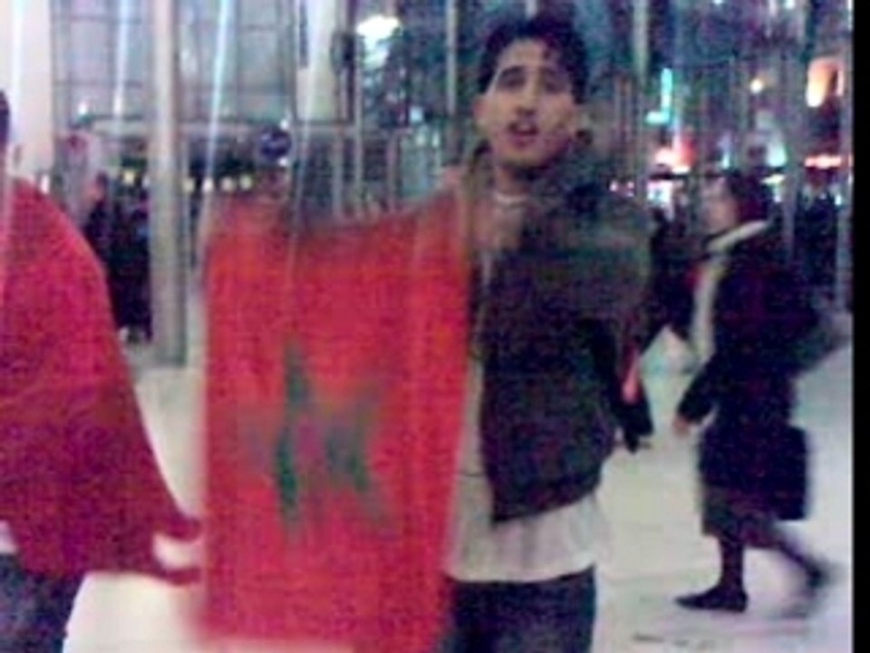Supporters Marocains a la gare du nord