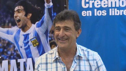 Kempes presenta su libro "El Matador" en Argentina