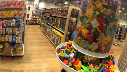 Киев День#4 ходим по ТРЦ Гуливер магазин Планета Игрушек Кидландия детский комплекс