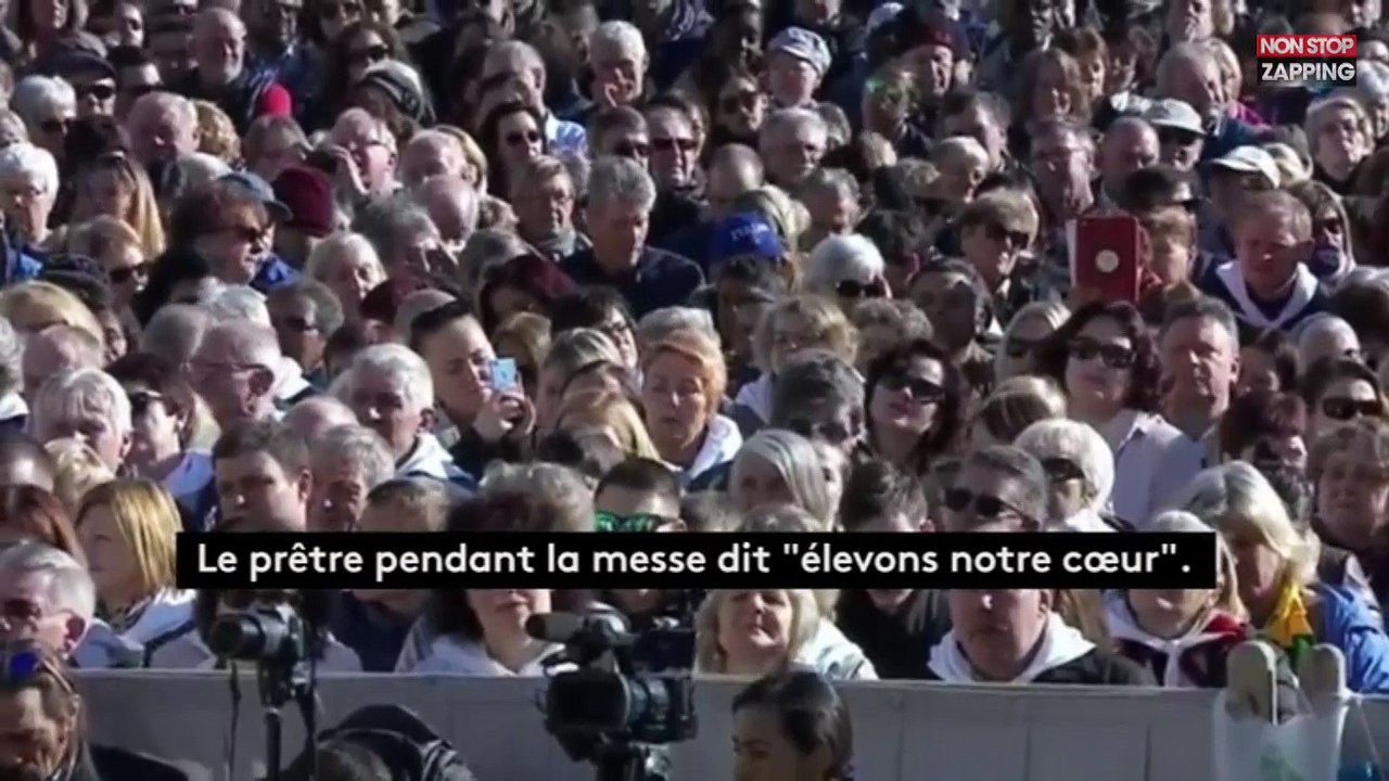 Le Pape François fustige les téléphones portables en pleine messe (vidéo)