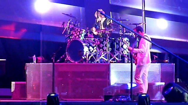 Muse - Feeling Good, Stade de France, Paris, France 6/12/2010