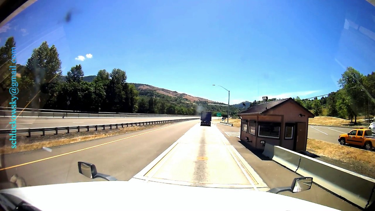 Oregon Weight Watchers in Action///OR I-5 South near Myrtle Creek///Weigh Station///Scale House///DOT Scale