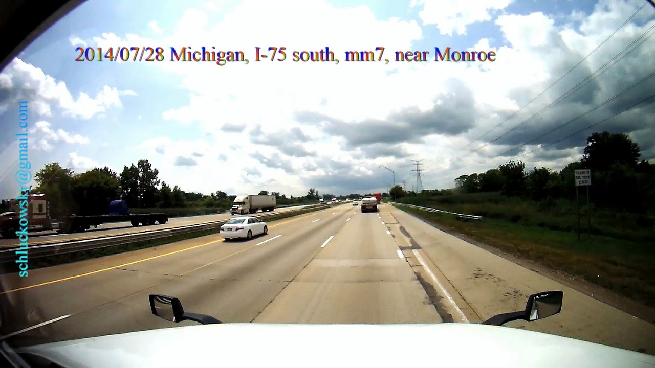 Michigan Weight Watchers in Action///I-75 South near Monroe///Weigh Station///Scale House///DOT Scale///Scale House///