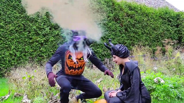 Frozen Elsa & Belle CHAPSTICK CHALLENGE w_ Spiderman Rapunzel Lip Balm Lipstick Makeup Fun Superhero | Superheroes | Spiderman | Superman | Frozen Elsa | Joker