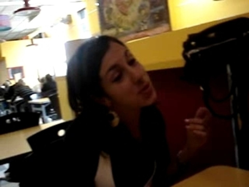 Moment hiistoire de ma jumelle é moi a la cafete mdr