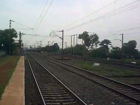 22510 HWH WAP-4 with 5629 Up Chennai Egmore-Guwahati Express.3gp
