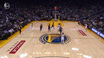 Stephen Curry AMAZING Cross Court Pass - Timberwolves vs Warriors - November 08, 2017