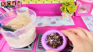 FAZENDO CHOCOTONE DE NATAL NA COZINHA DE BRINQUEDO PARA MINI BONECA COMIDINHA PARA BRINCAR