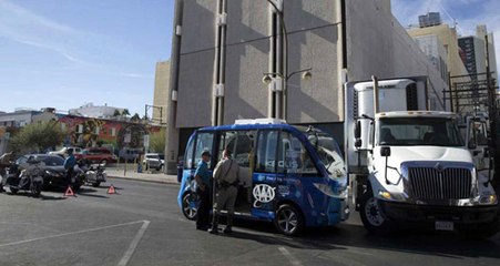 Las Vegas'ta Hizmete Giren Sürücüsüz Belediye Otobüsü, İlk Gününde Kaza Yaptı