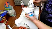 fresas con crema. strawberries and cream