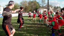 Les Maori All Blacks apprennent le haka aux jeunes rugbymen à Bordeaux
