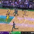 Kyrie Irving se joue de toute la défense des Lakers par ses dribbles