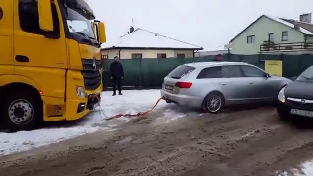 Audi quattro vs TIR