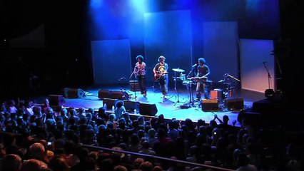 Le groupe Suarez interprète une de leur chanson